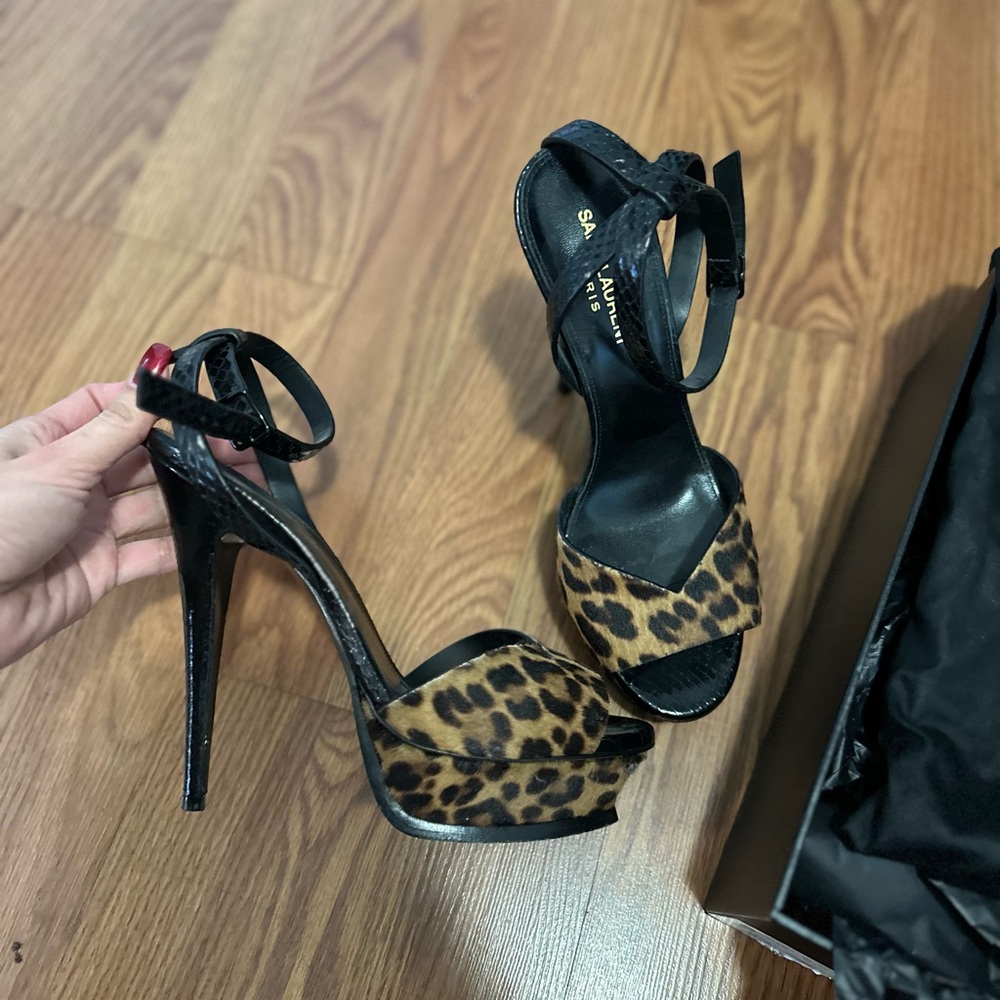 Saint Laurent Tribute 105 patent platform